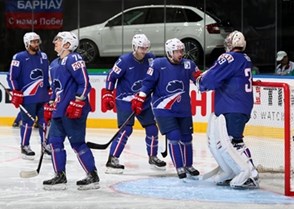 MINSK, BELARUS - MAY 22: France's Cristobal Huet #39, Julien Desrosiers #24, Yorick Treille #7, Nicolas Besch #74 and Pierre-Edouard Bellemare #41 get set to take on Russia during quarterfinal round action at the 2014 IIHF Ice Hockey World Championship. (Photo by Andre Ringuette/HHOF-IIHF Images)

