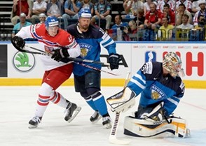 MINSK, BELARUS - MAY 24: Czech Republic's Tomas Hertl #48 battles with Finland's Jere Karalahti #10 in front of Finland's Pekka Rinne #35 during semifinal round action at the 2014 IIHF Ice Hockey World Championship. (Photo by Richard Wolowicz/HHOF-IIHF Images)

